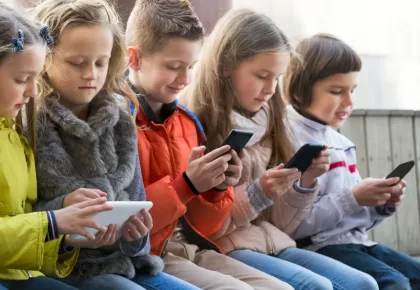 an-age-by-age-guide-for-when-your-kid-should-get-a-smartphone_large-jpg